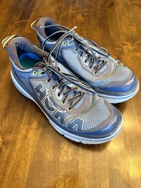 Hoka One W Bondi 4 Women's Size 11 **Poor Condition**